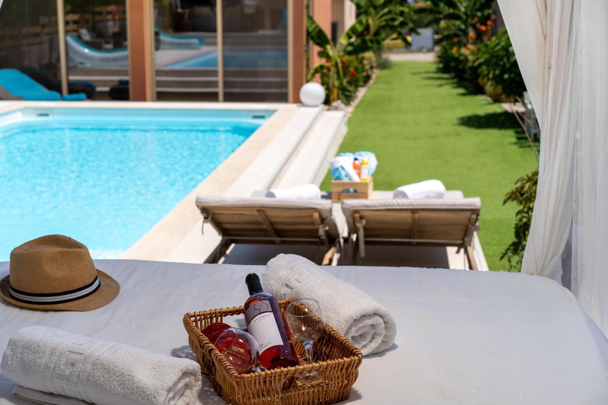 Modular Bungalows With Heated Pool Artemis Greece Exteriör bild